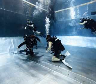👌Připravit, upustit žaket, zanořit👎 Dneska nám začínají pravidelné bazény každé pondělí od 19:45 na plovárně na Sokolském...