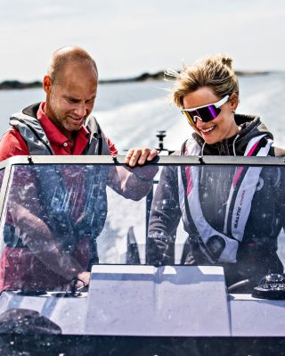 Když je paluba mokrá a vítr přituhne, rozhodují vteřiny. Samonafukovací záchranné vesty Baltic se nosí pohodlně celý den a...